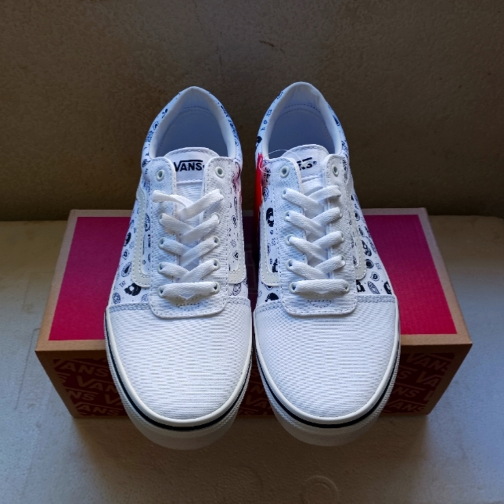Vans - Picture 2 of 4